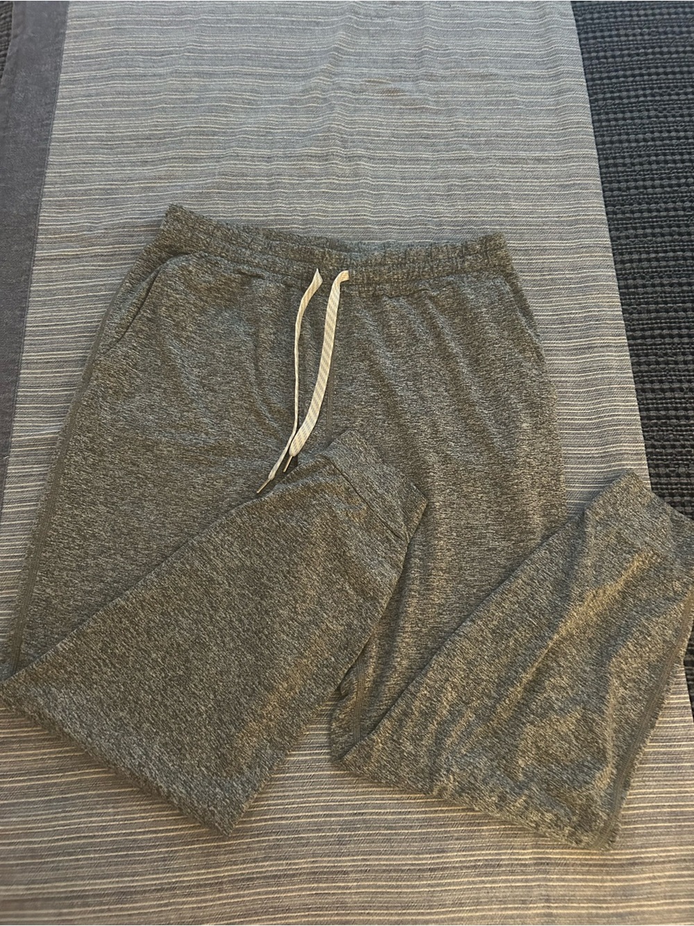 Vuori Women Jogger Dark Gray Size S - Picture 2 of 4